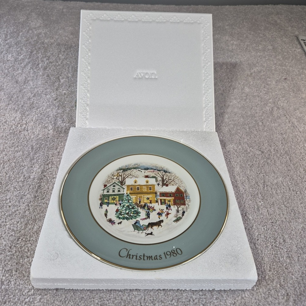 Avon Christmas Plate "Country Christmas" 1980- Vtg 8th Edition 22k gold trim - Picture 6 of 16